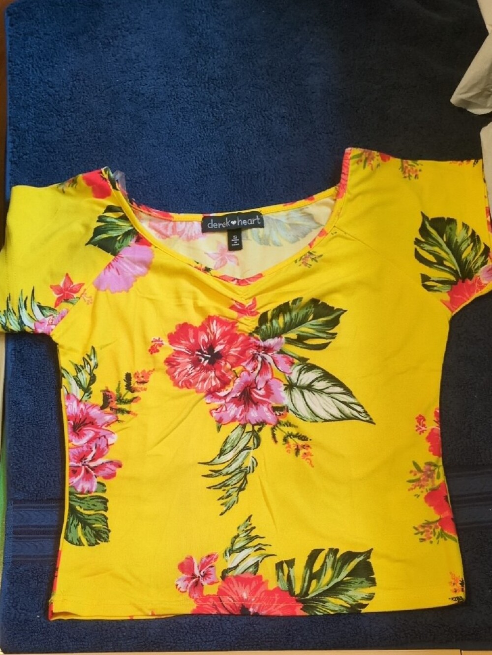 Derek Heart Floral Short-Sleeve Ruched Front V-Neck Top Yellow S